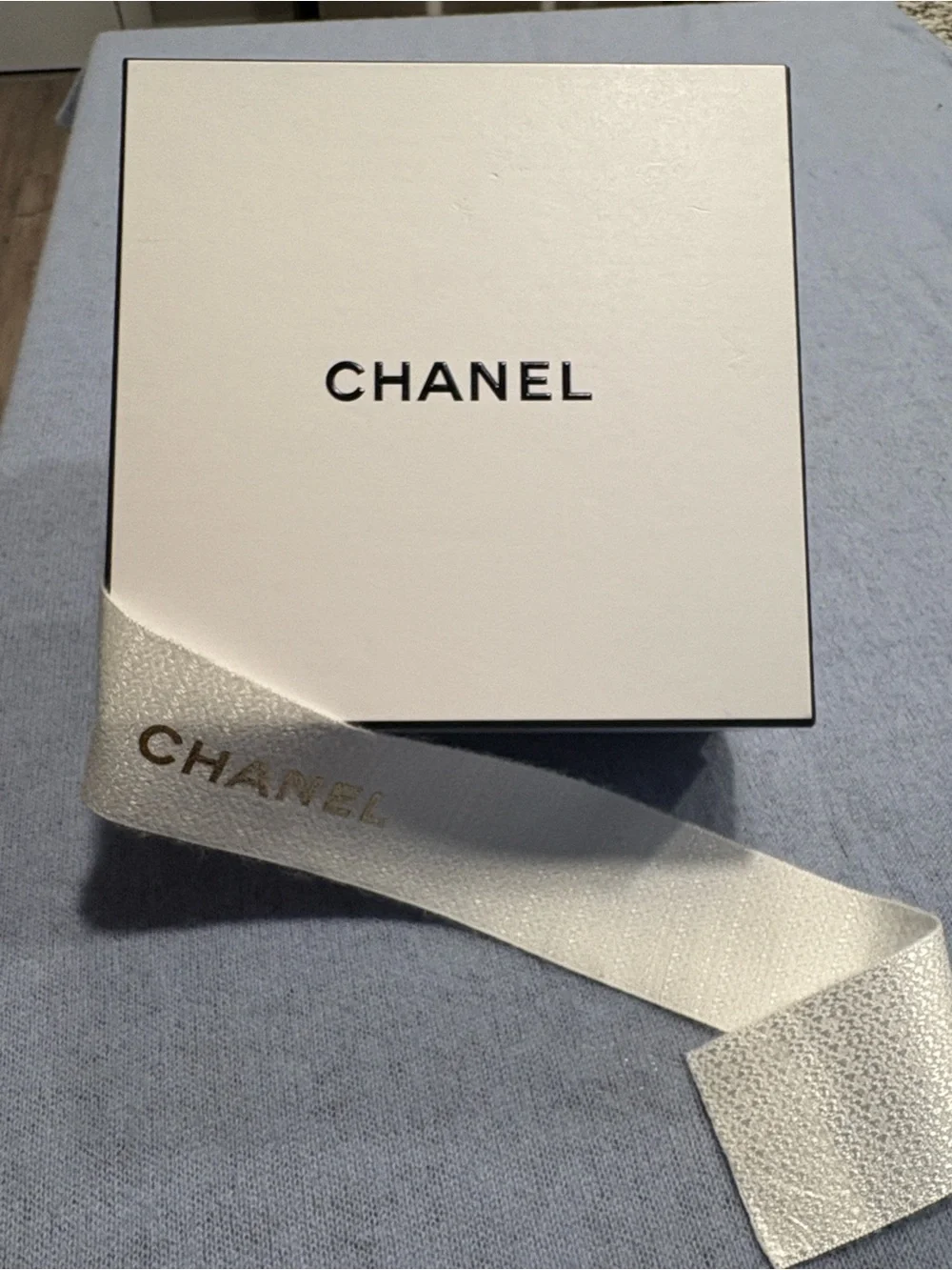 CHANEL White Box w Black Logo &Gold-Stamped Ribbon &drawstring dust bag